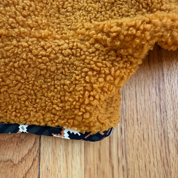 Cinch Women's Gold Polar Fleece Sherpa Pullover - Picture 3 of 7